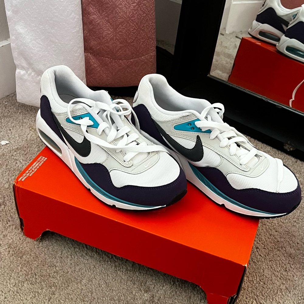 nike athletic shoes